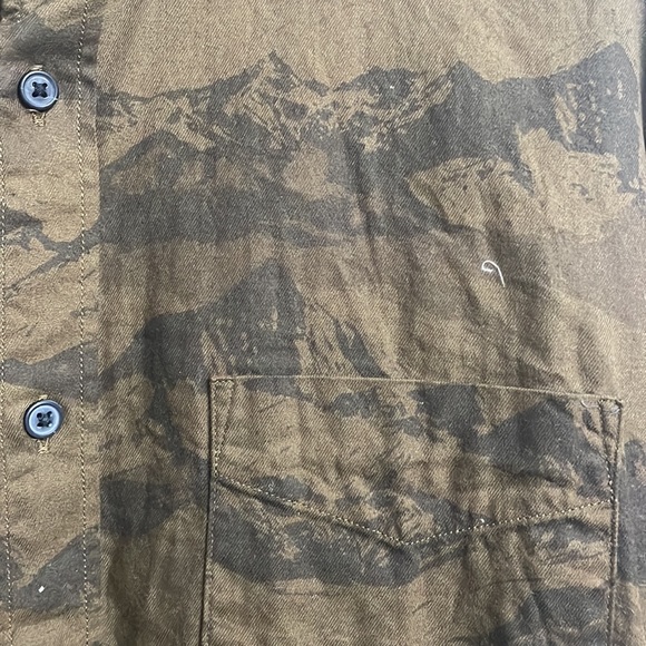 Banana Republic luxe flannel in dark green/brown mountain like print - Picture 2 of 3